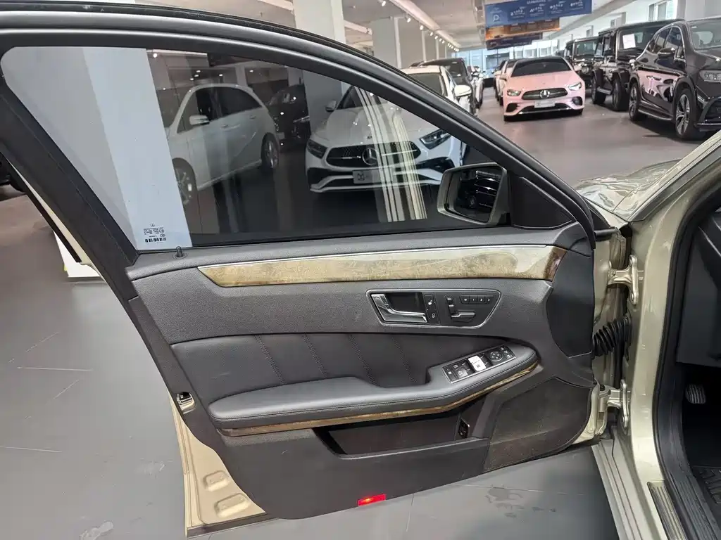Mercedes-Benz E-Class (Import) — миниатюра 24