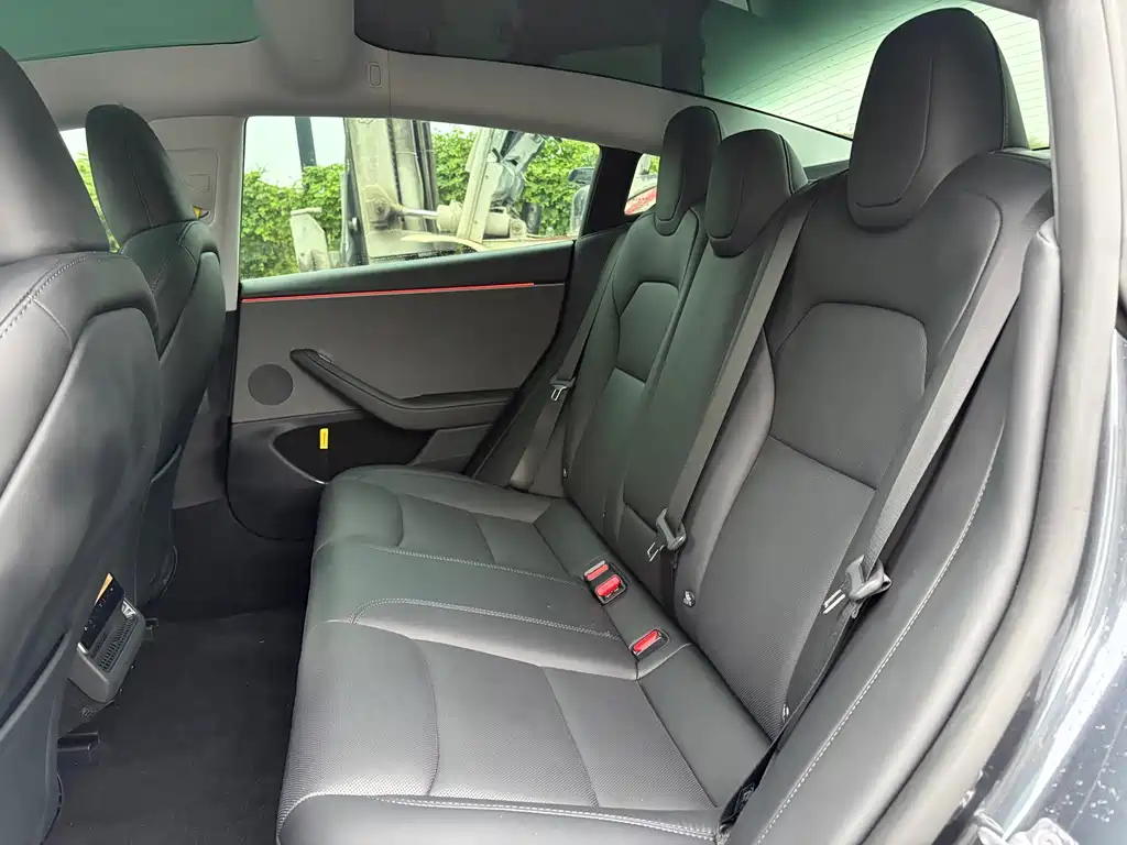Tesla Model 3 — миниатюра 8