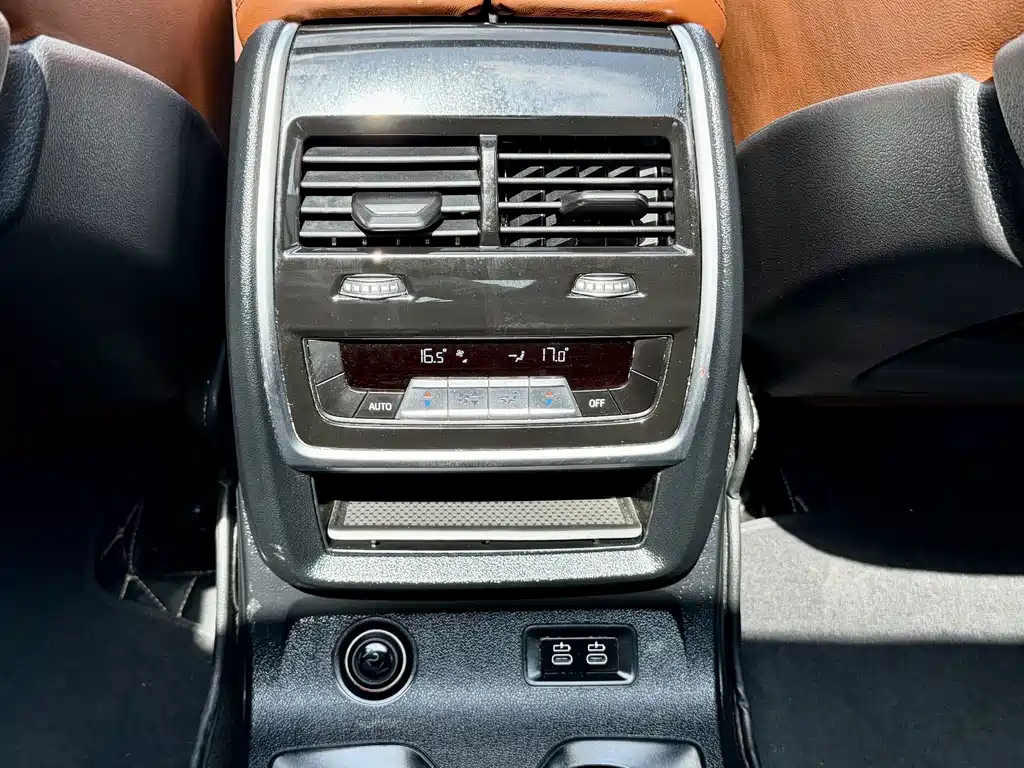 BMW X7 — миниатюра 12