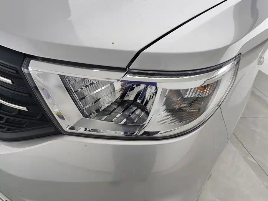 Wuling Hongguang V — миниатюра 5