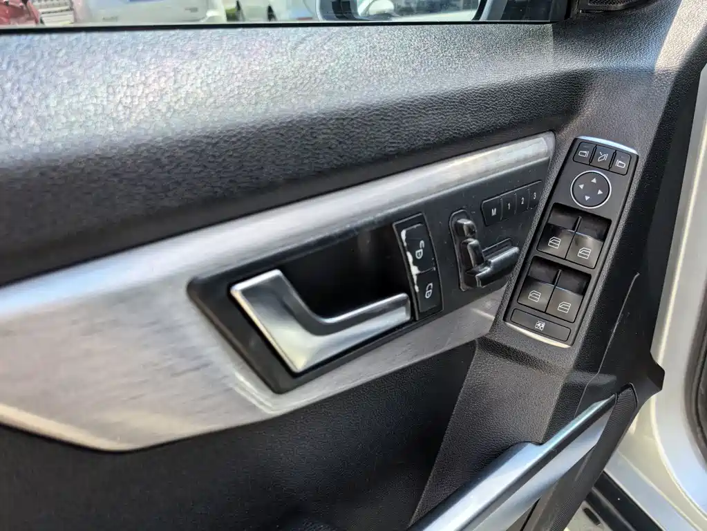 Mercedes-Benz GLK-Class (Import) — миниатюра 13
