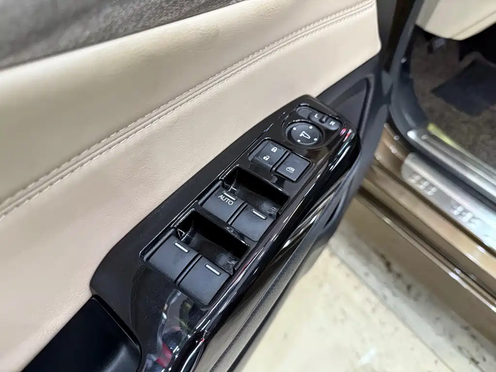 Honda Jade 2017 1.8L AT Comfort 5 мест