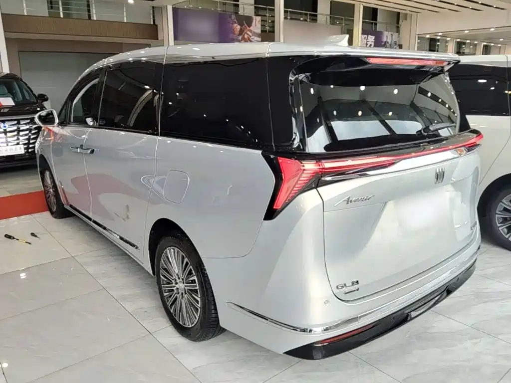 Buick GL8 Hybrid — миниатюра 5