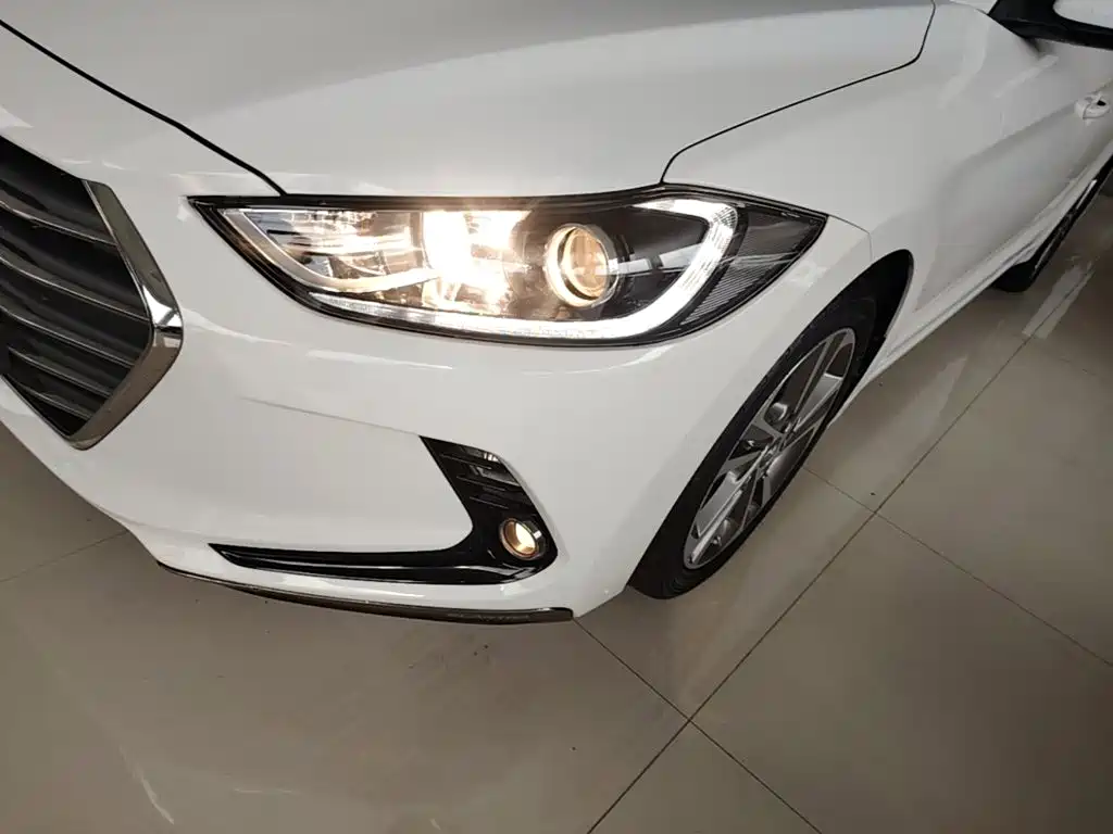 Hyundai Elantra — миниатюра 24