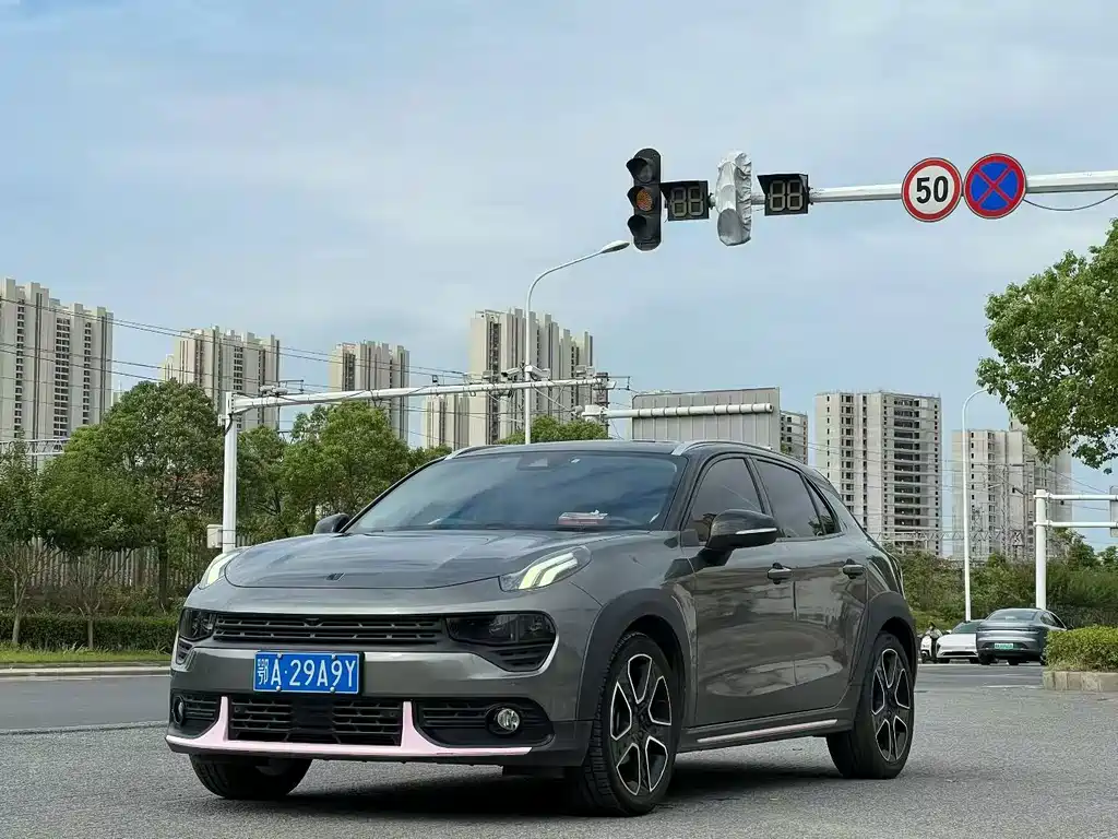 Lynk & Co 02