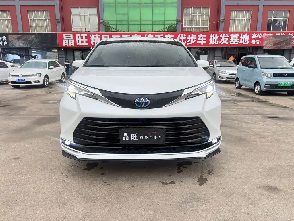 Toyota Sienna — миниатюра 2