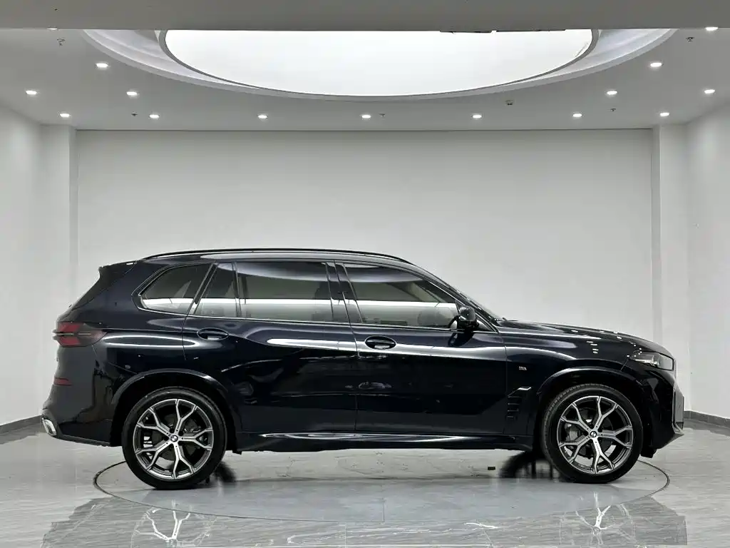 BMW X5 2023 xDrive 30Li Premium M Sport