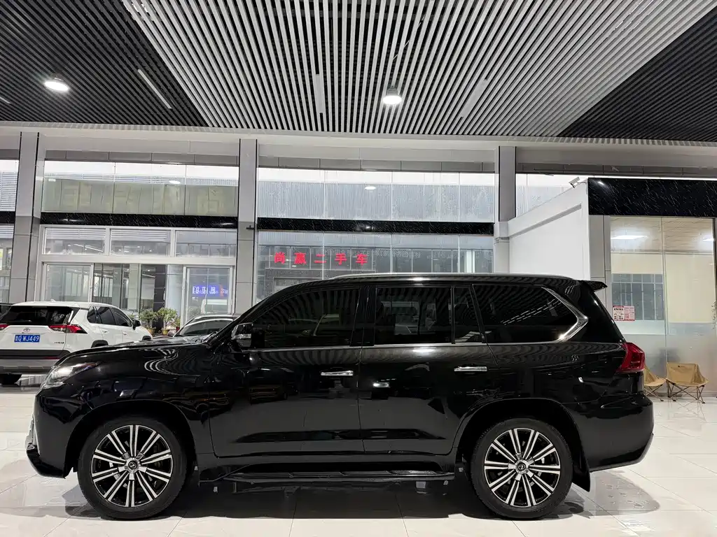 Lexus LX — миниатюра 3