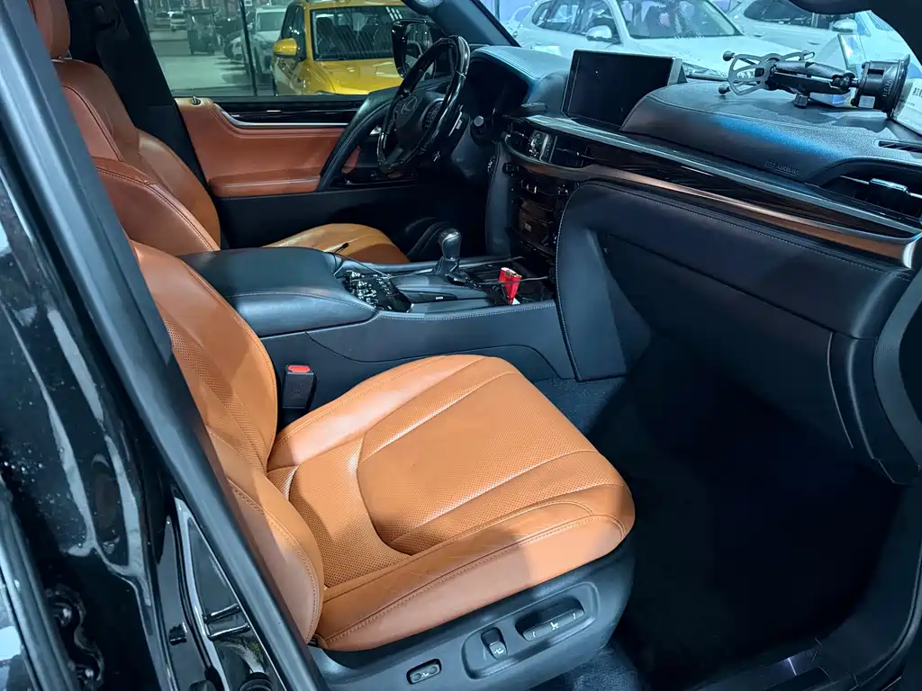 Lexus LX — миниатюра 9