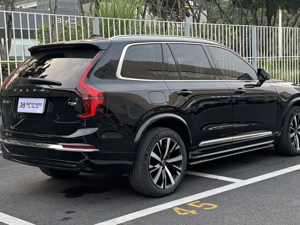 Volvo XC90 PHEV — миниатюра 8