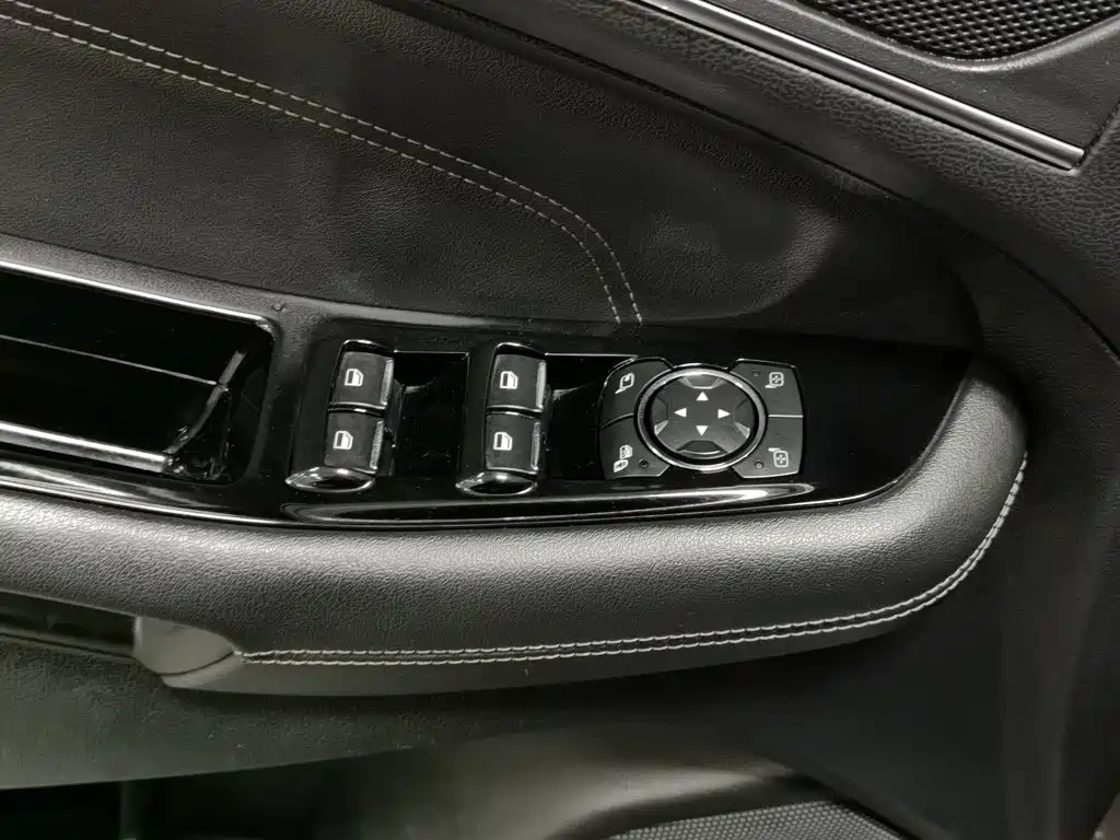 Ford Edge — миниатюра 9