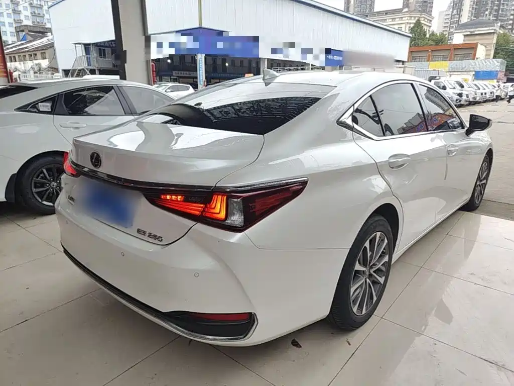 Lexus ES — миниатюра 7