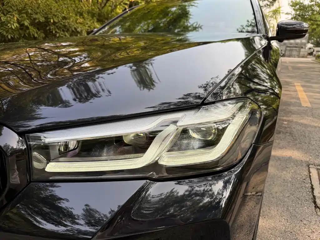 BMW 5 Series — миниатюра 3