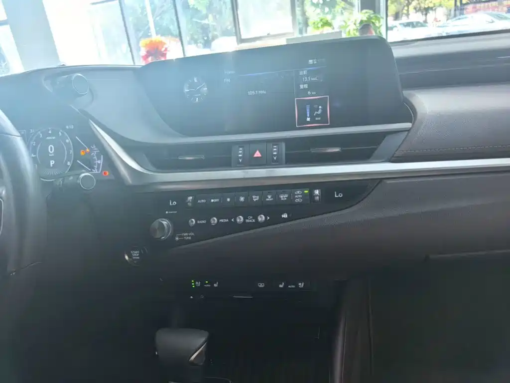 Lexus ES — миниатюра 13