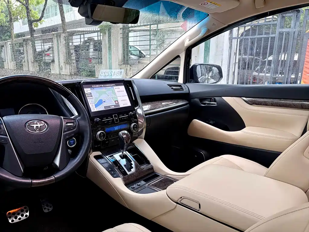 Toyota Vellfire — миниатюра 7
