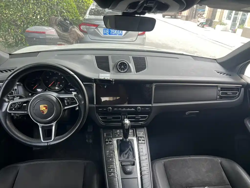 Porsche Macan — миниатюра 7