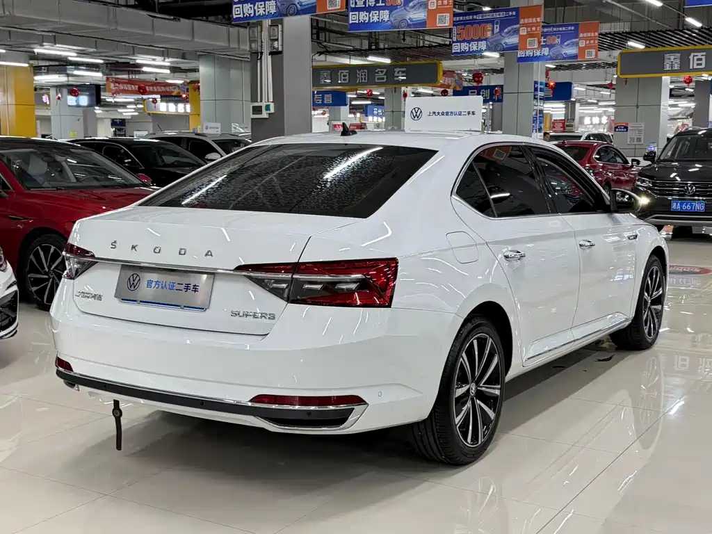 Skoda Superb — миниатюра 4