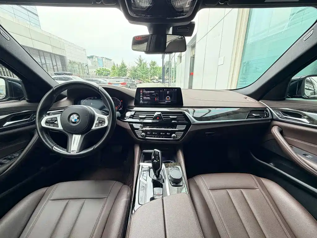 BMW 5 Series — миниатюра 7