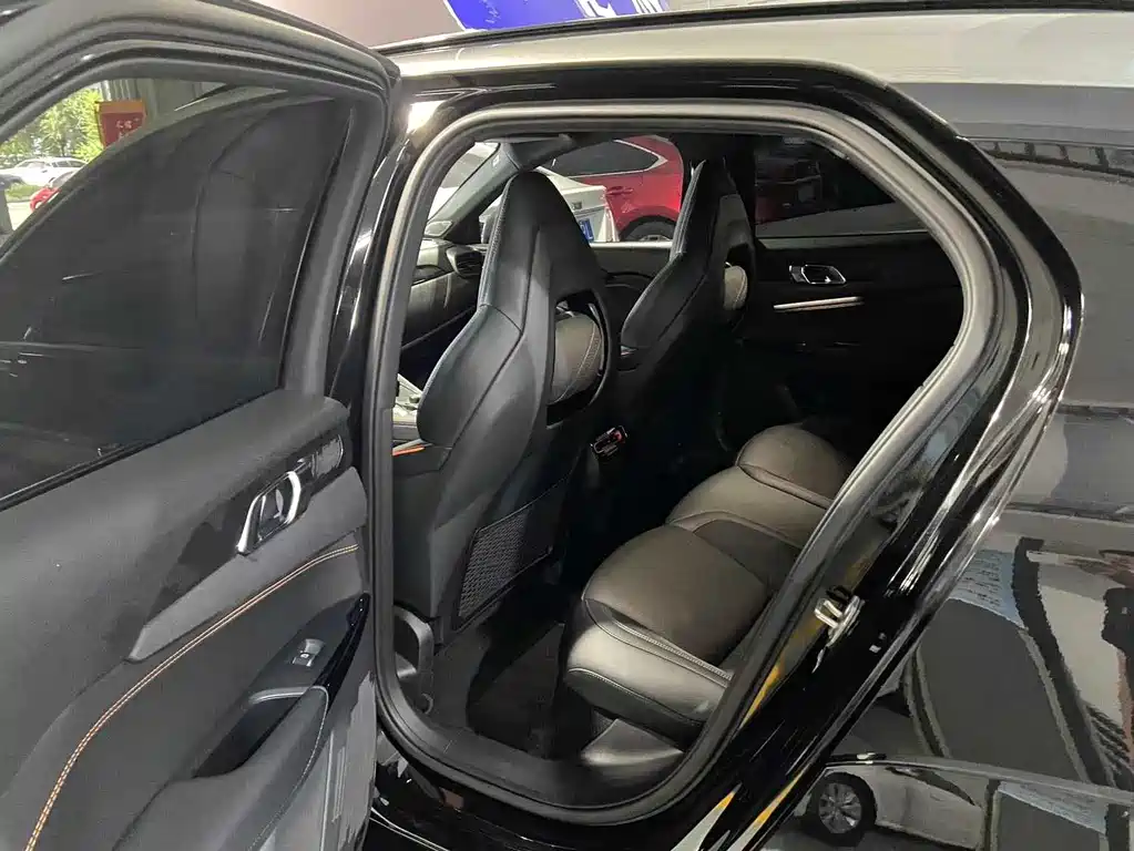 LYNK & CO. 02 HATCHBACK