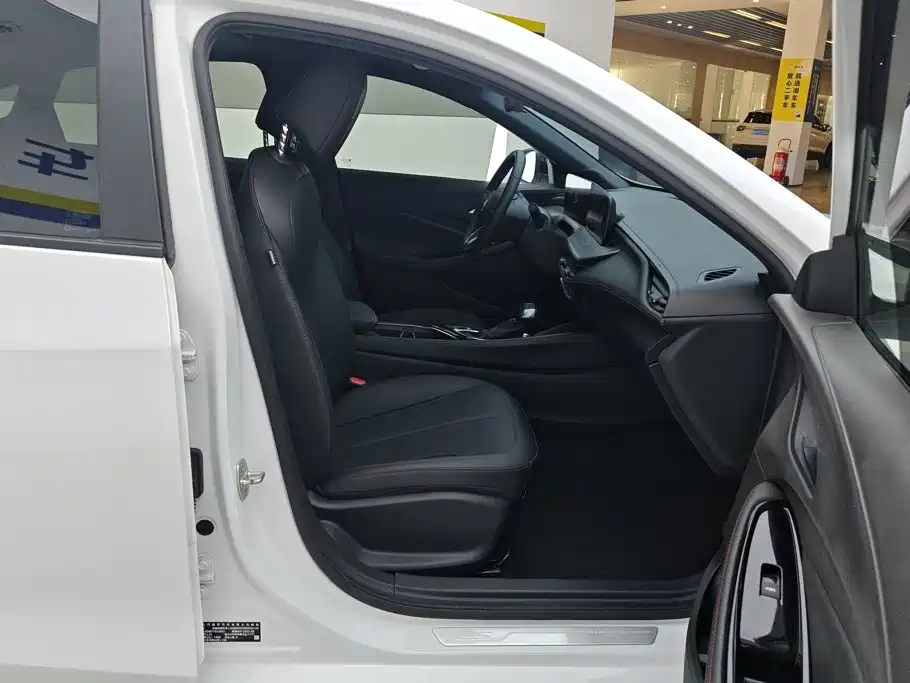 Buick Verano — миниатюра 8