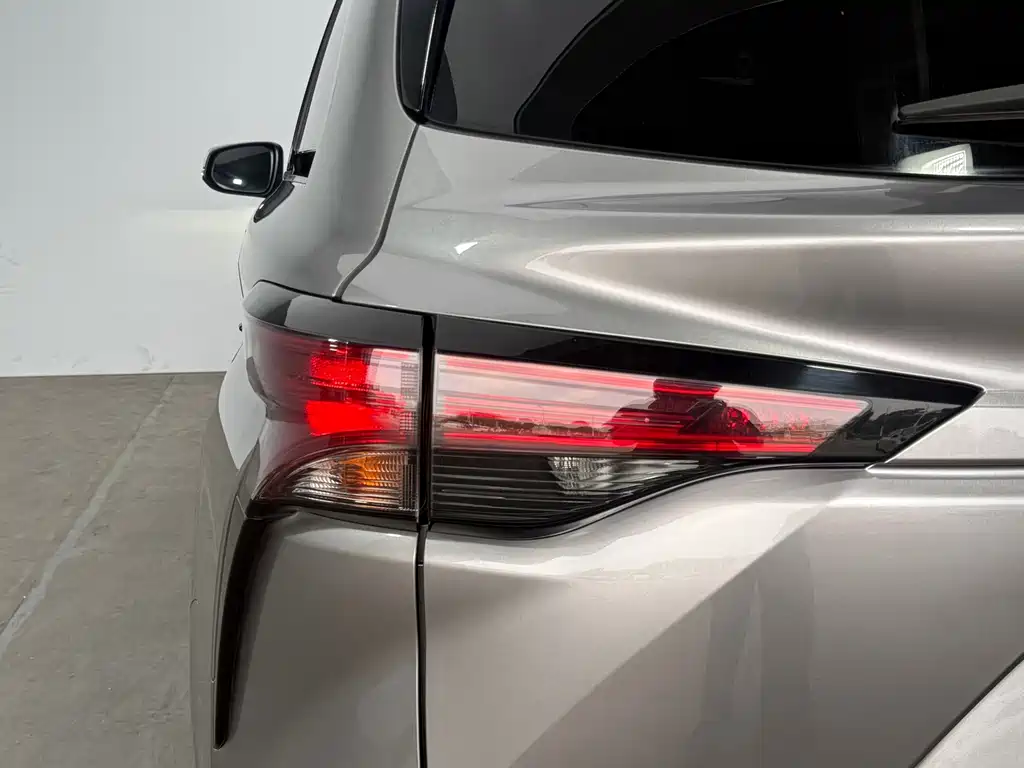Toyota Sienna — миниатюра 13