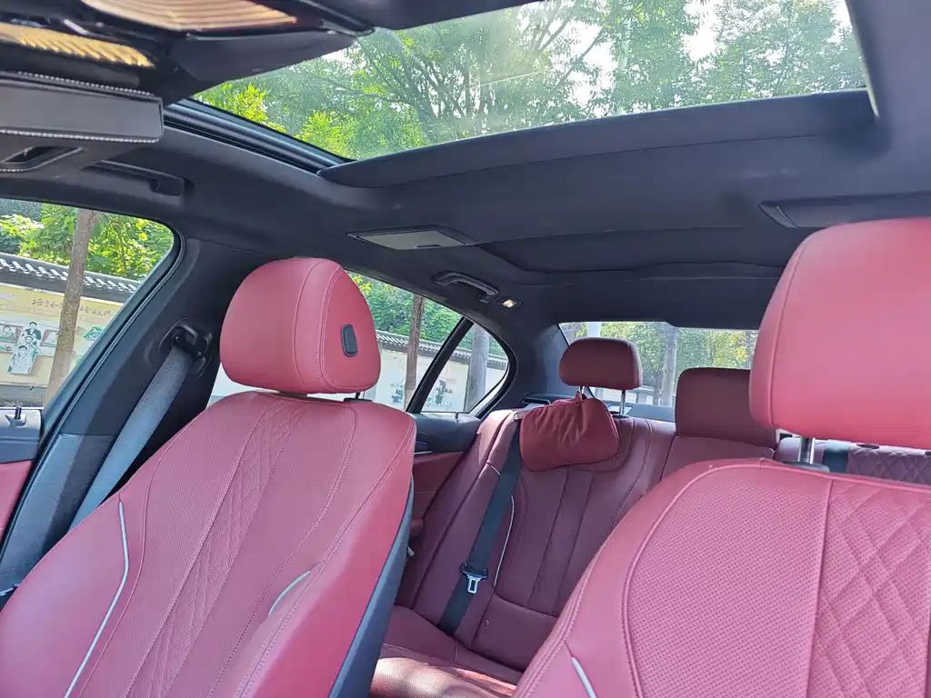 BMW 5 Series — миниатюра 13