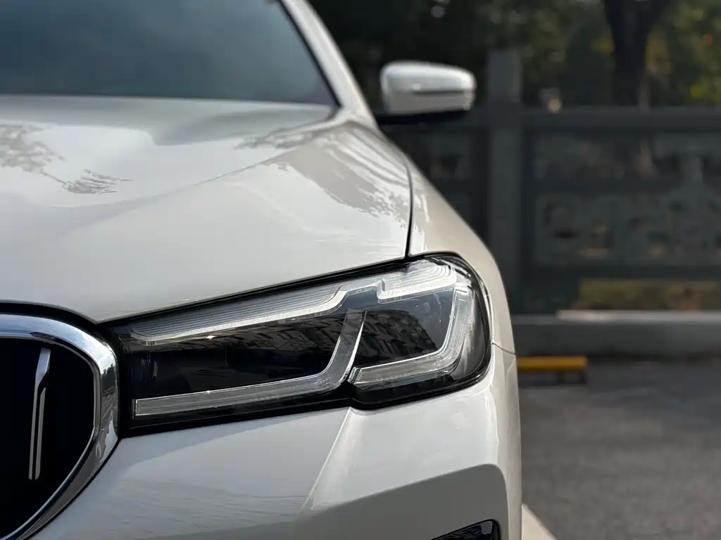BMW 5 Series — миниатюра 6