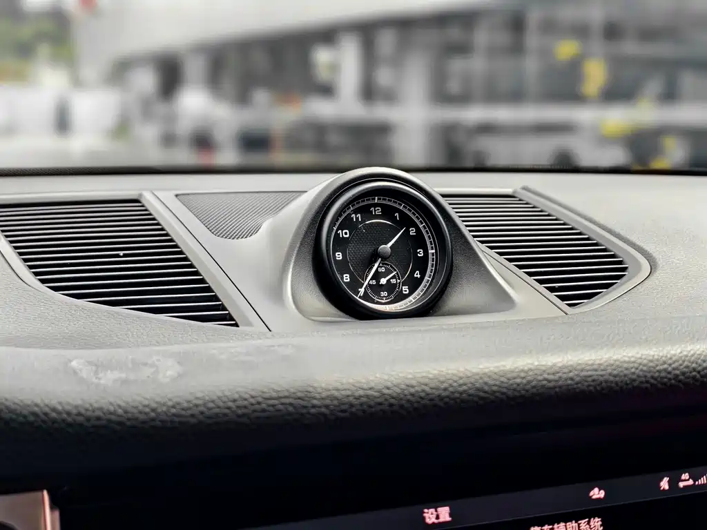 Porsche Macan — миниатюра 14
