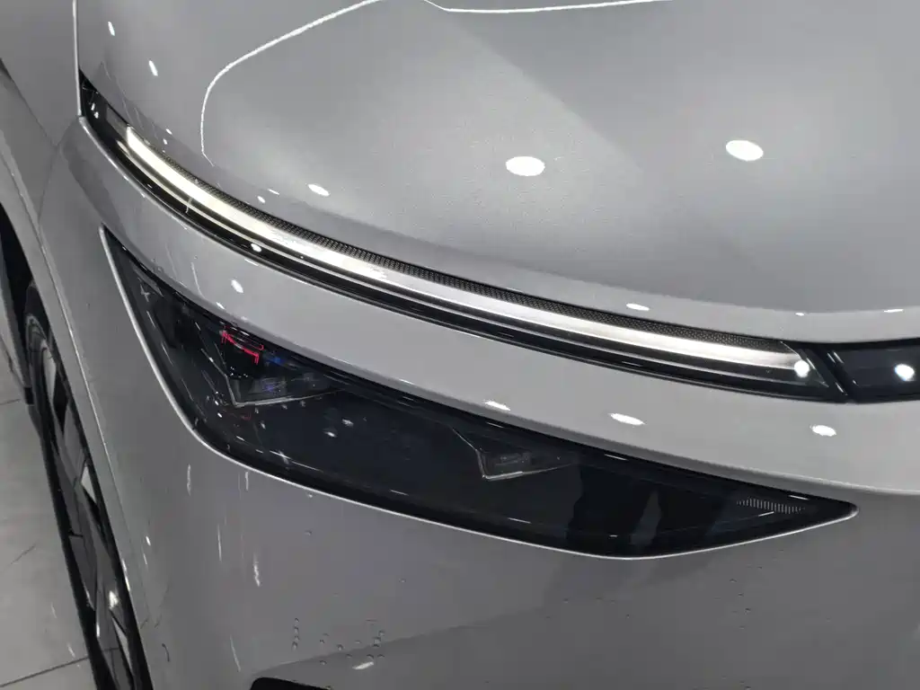 XPeng X9 — миниатюра 2