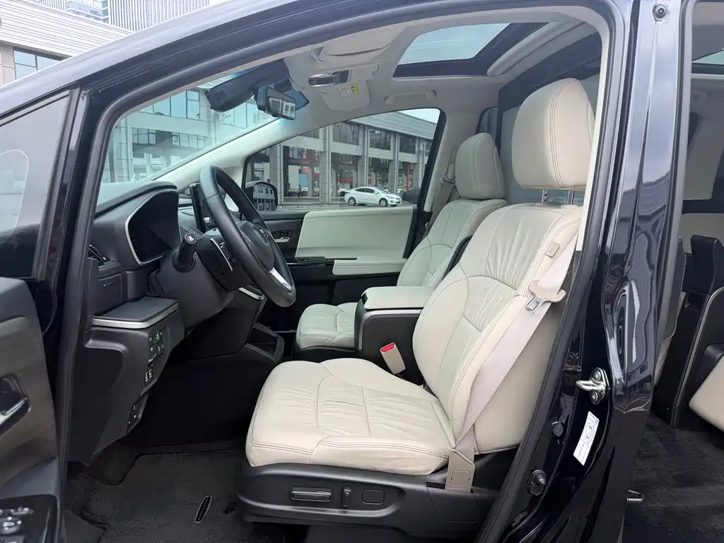 Honda Odyssey 2022 2.0L e:HEV мест