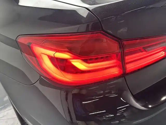 BMW 5 Series — миниатюра 14