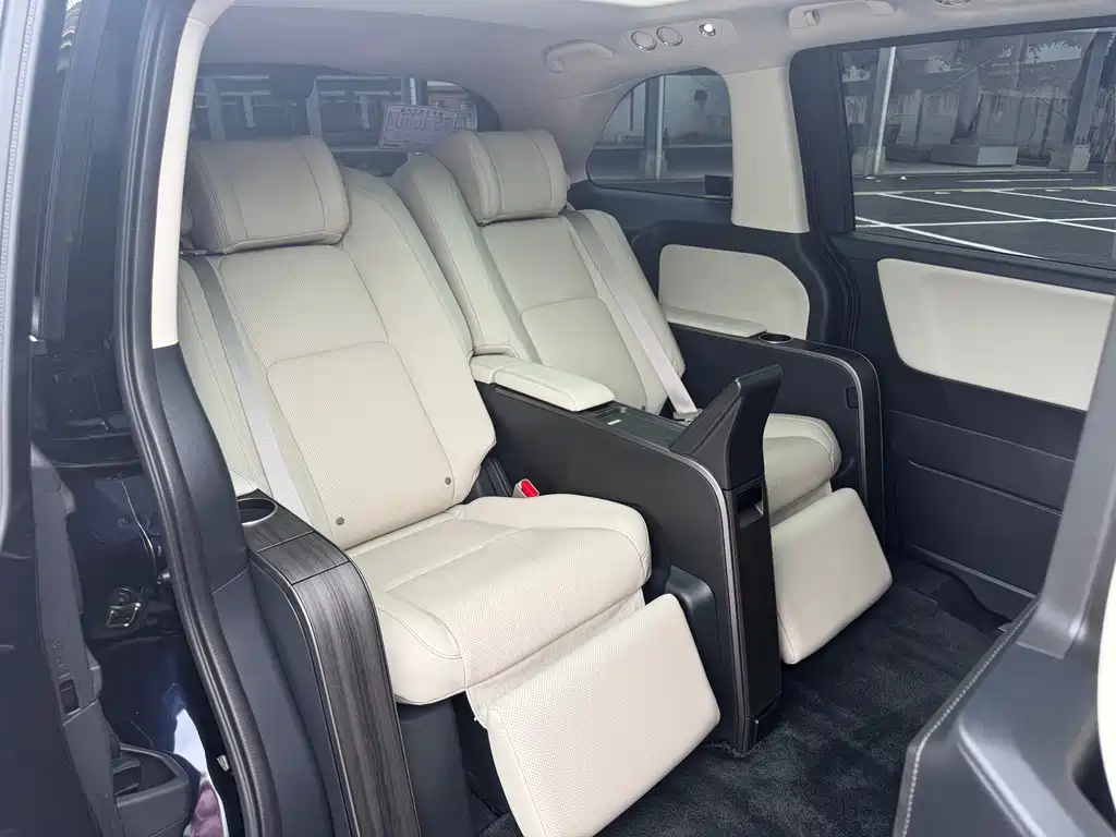 Honda Odyssey 2022 2.0L e:HEV мест