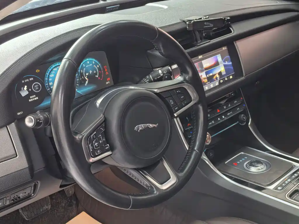 Jaguar XFL — миниатюра 10