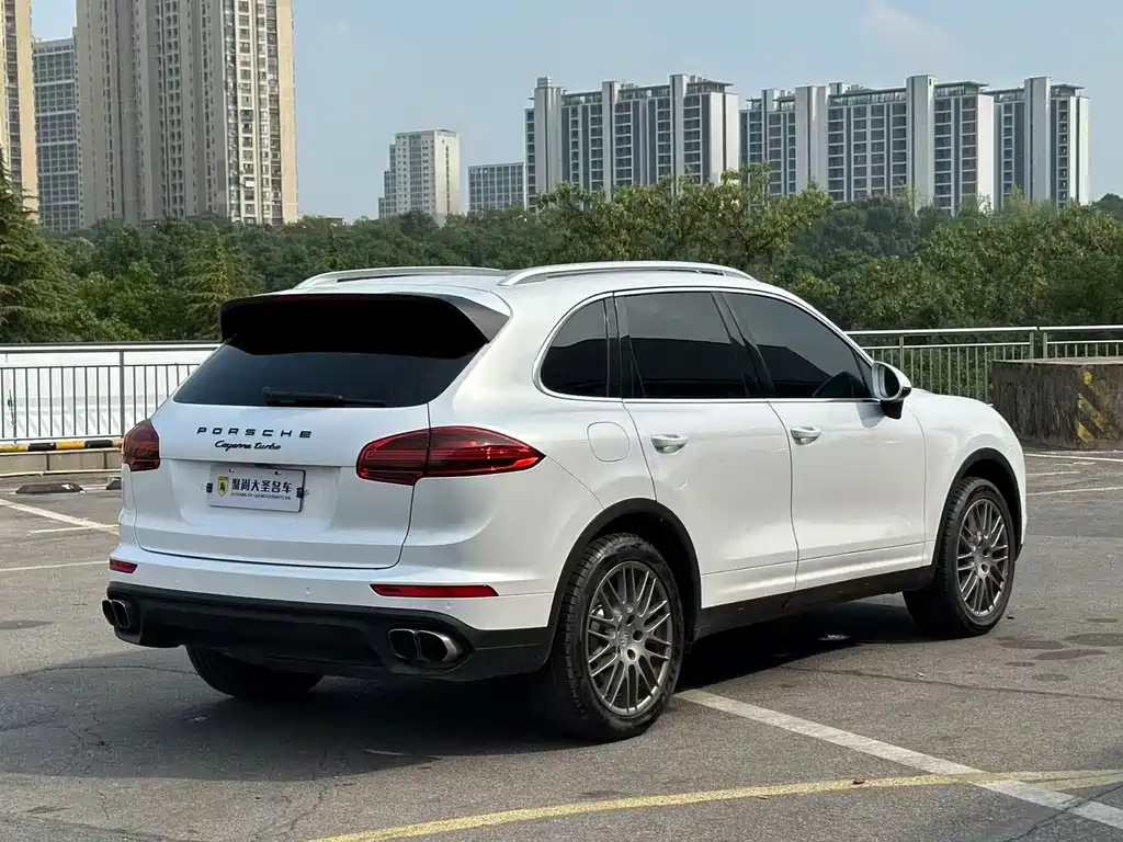 Porsche Cayenne — миниатюра 7