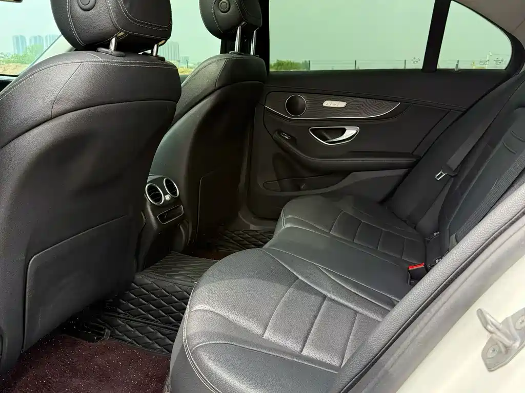 Mercedes-Benz C-Class — миниатюра 7