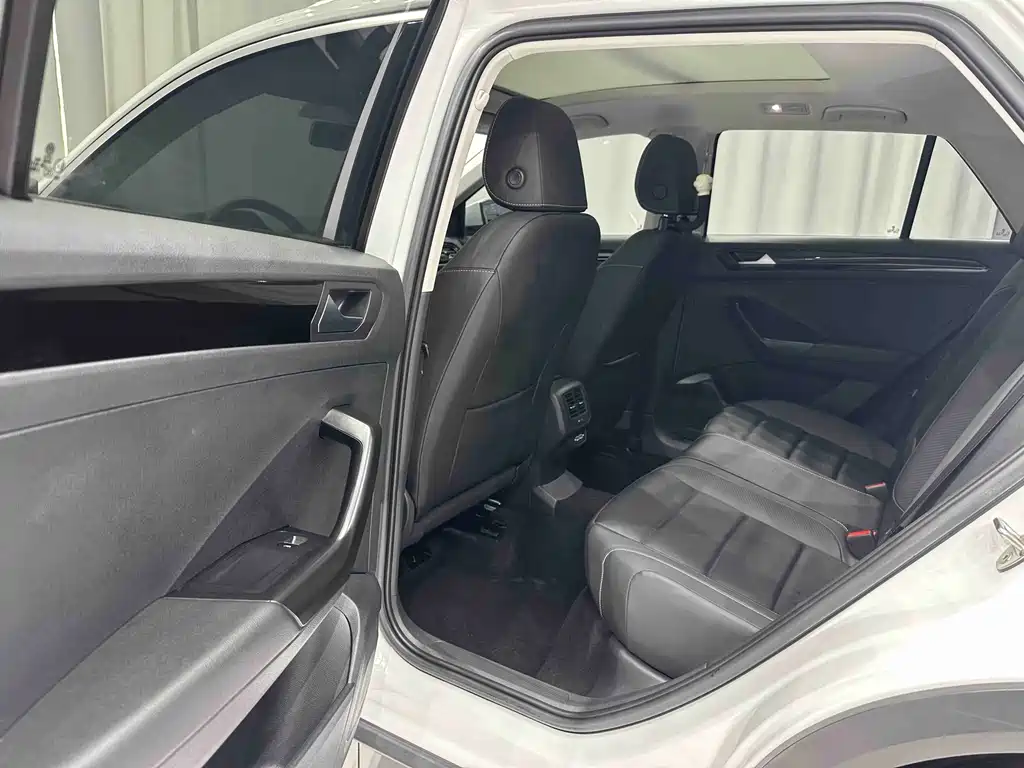 Volkswagen T-Roc — миниатюра 15
