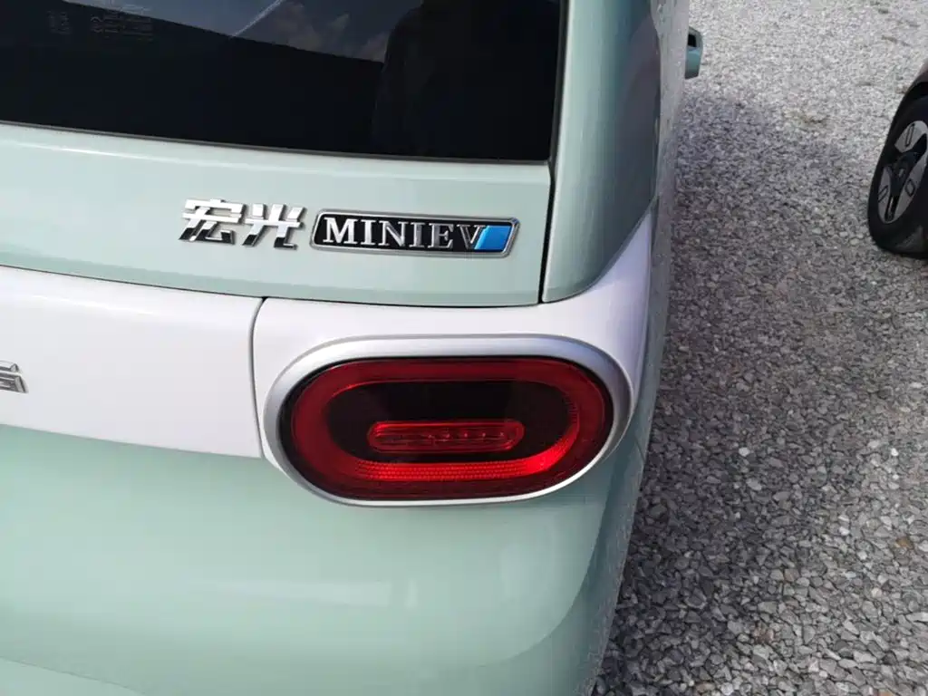 Wuling MINIEV — миниатюра 8