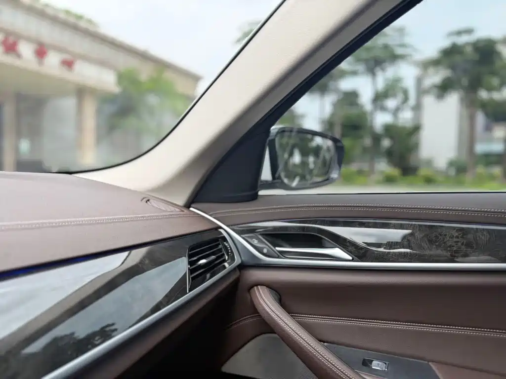 BMW 5 Series — миниатюра 15