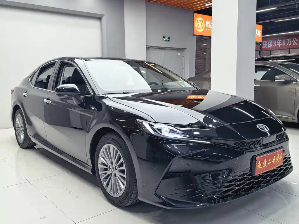 Toyota Camry — миниатюра 2