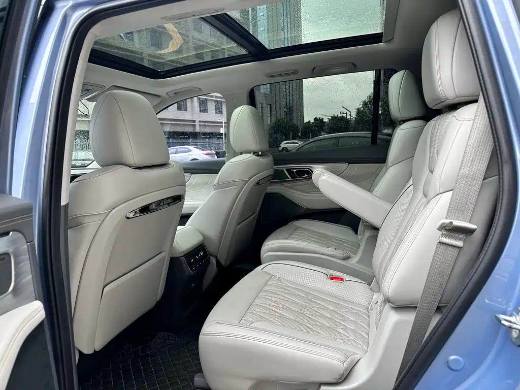 GAC GS8 2022 2.0TM Luxury （ мест）