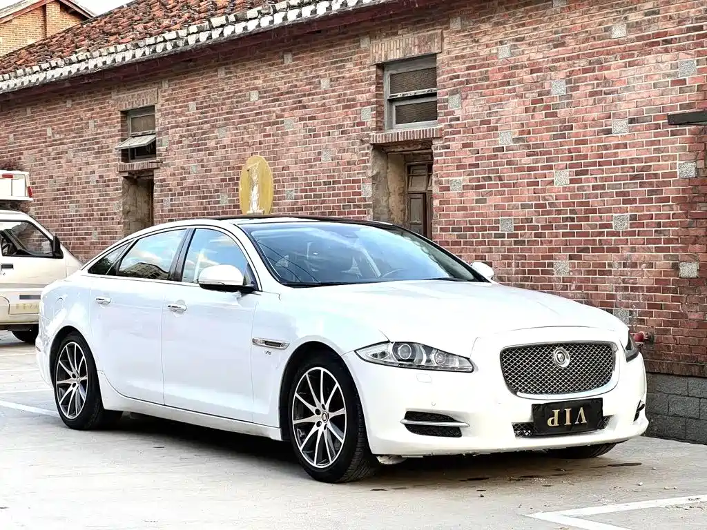 Jaguar XJ — миниатюра 3