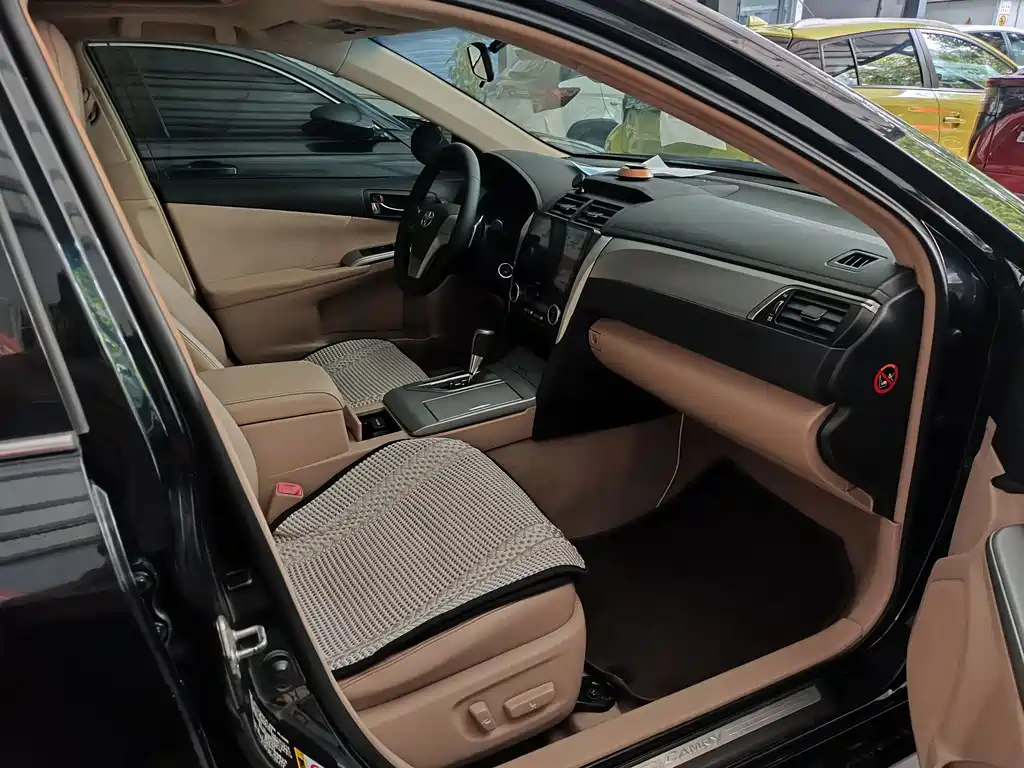 Toyota Camry — миниатюра 11