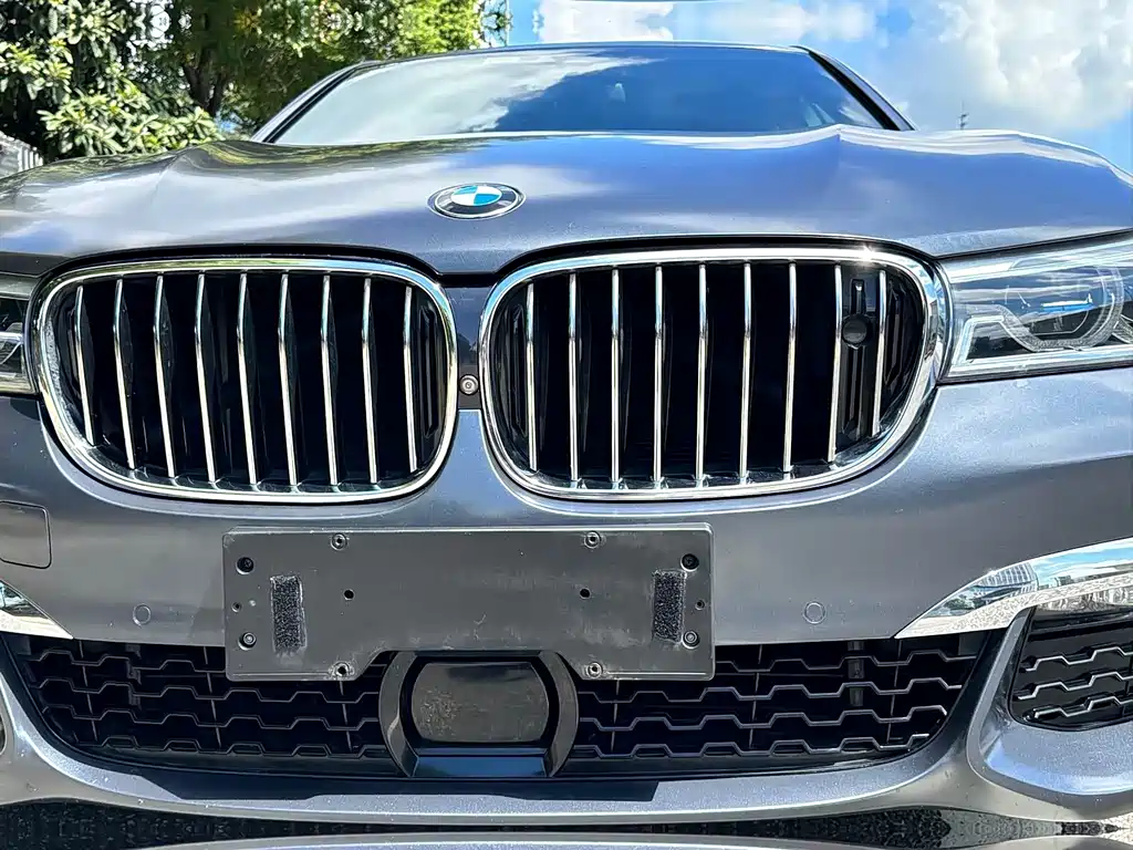 BMW 7 Series — миниатюра 4