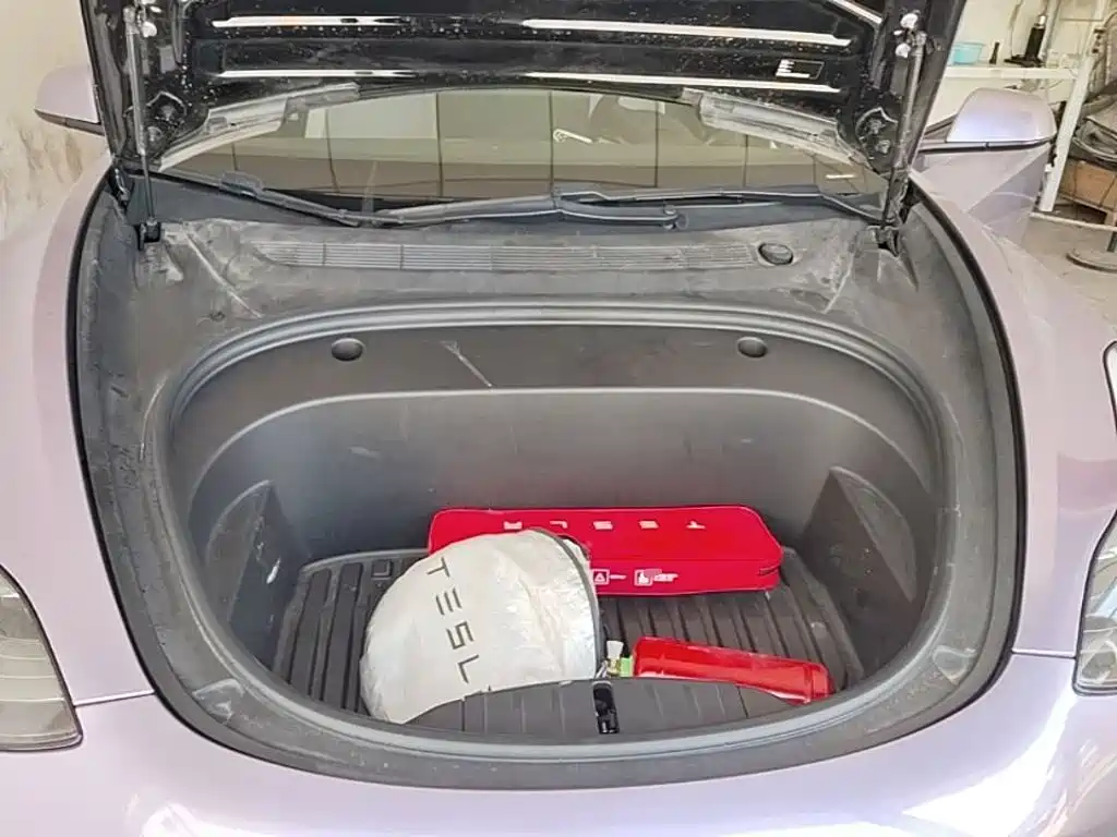 Tesla Model 3 — миниатюра 20