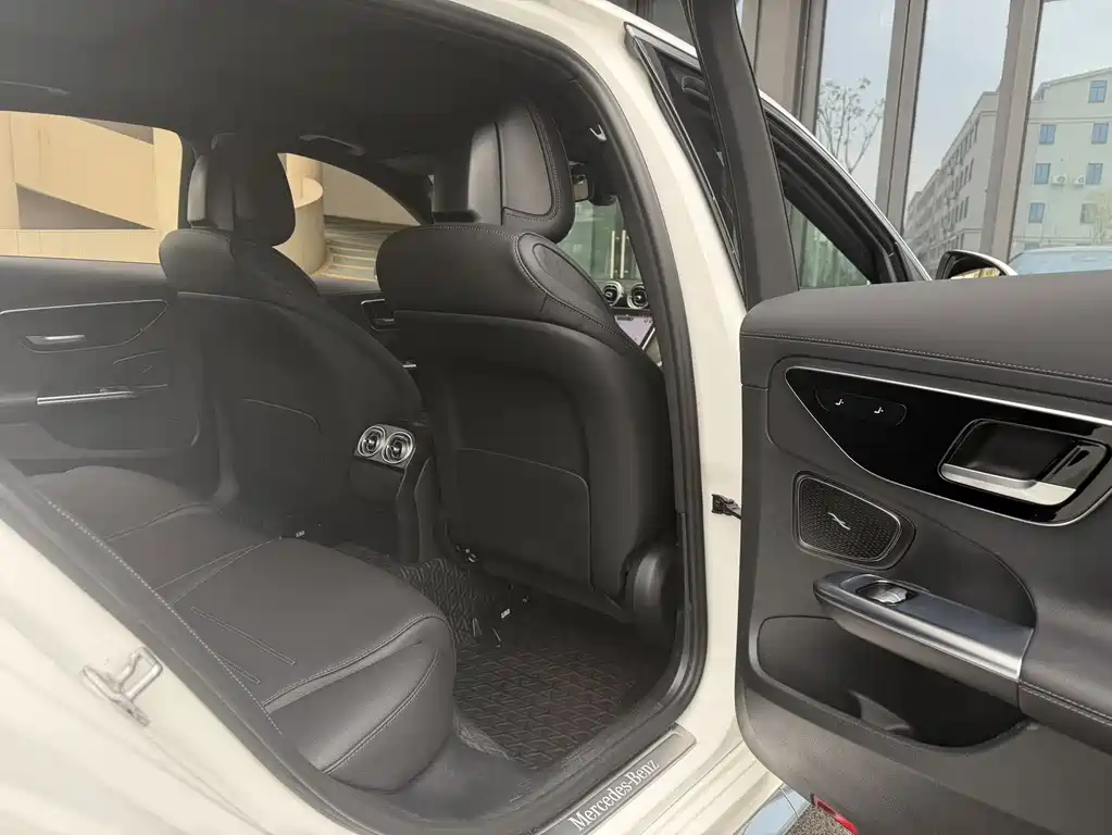 Mercedes-Benz C-Class — миниатюра 9