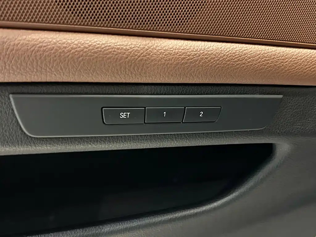 BMW 5 Series — миниатюра 7