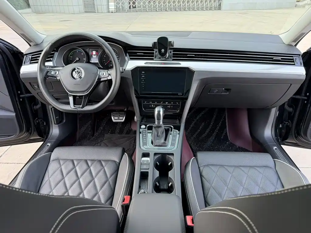 Volkswagen Magotan PHEV — миниатюра 8
