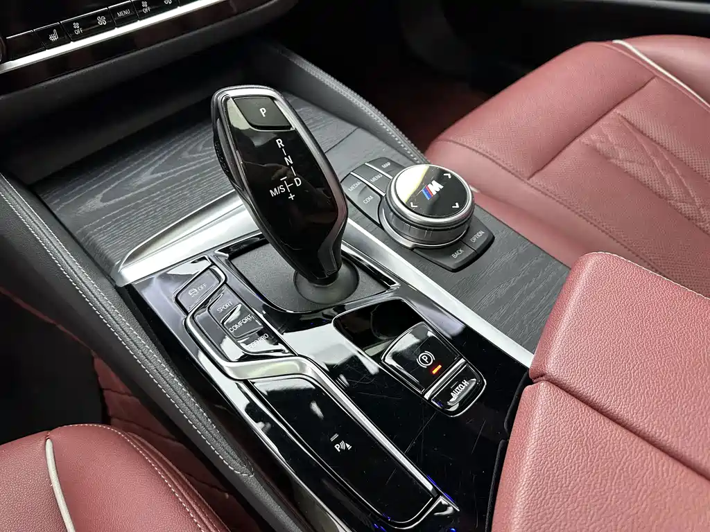 BMW 5 Series — миниатюра 18