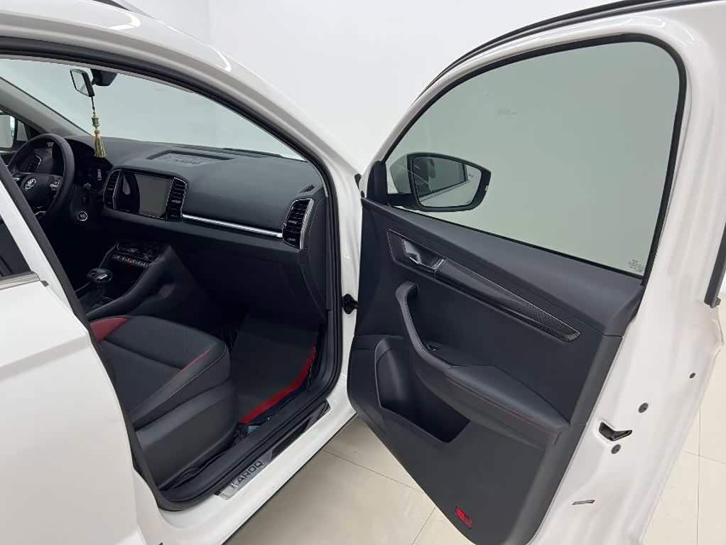 Skoda Karoq 1.4 л 2022 г. Белый, пробег 30000 км
