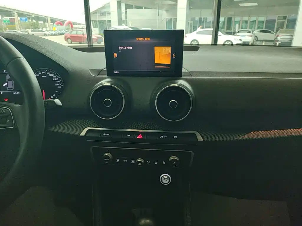 Audi Q2L — миниатюра 13